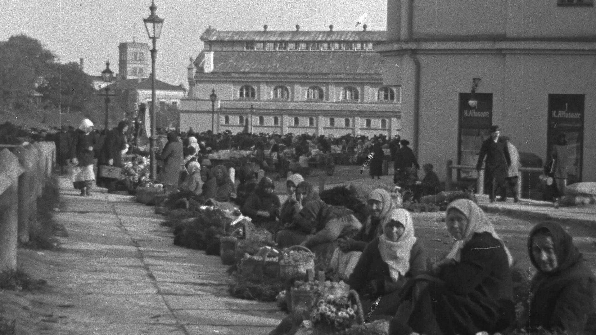 I am Not a Tourist, I Live Here' and 'Tallinn Market'