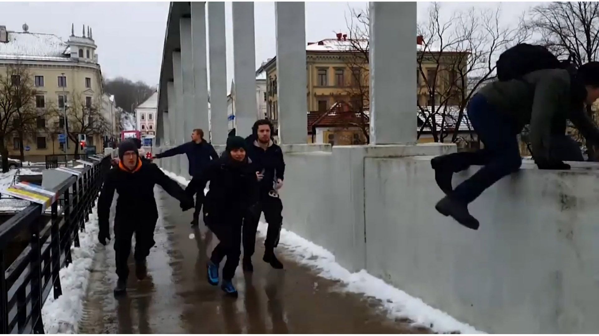 Hiigelhai glämm-metali rünnak